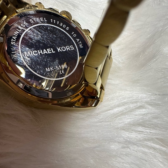 Michael Kors Radiant Gold Women's Watch - Picture 6 of 6